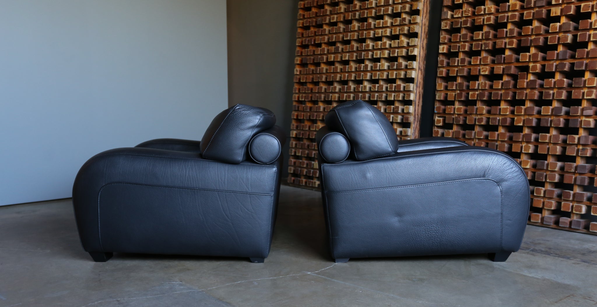= SOLD = Roche Bobois Black Pebble Leather Lounge Chairs, circa 1990
